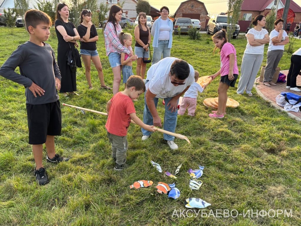 Игелекле күршеләр паркта очрашты