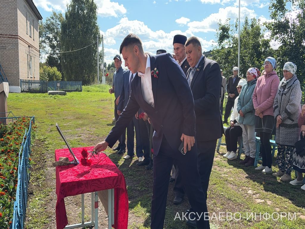 В Новом Ибрайкине Аксубаевского района состоялось открытие мемориальной доски бойцу СВО
