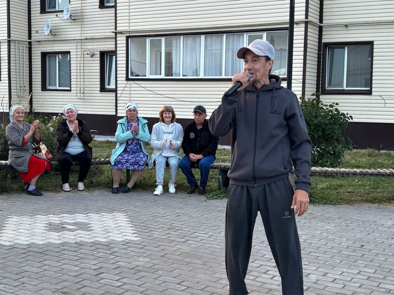 Аксубайның Ленин урамында музыка тыңладылар һәм ГТО нормативларын тапшырдылар