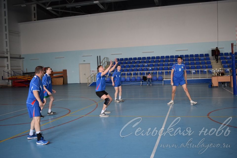 В Аксубаеве прошел волейбольный турнир «Время первых»