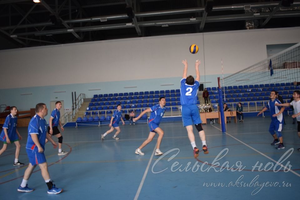 В Аксубаеве прошел волейбольный турнир «Время первых»