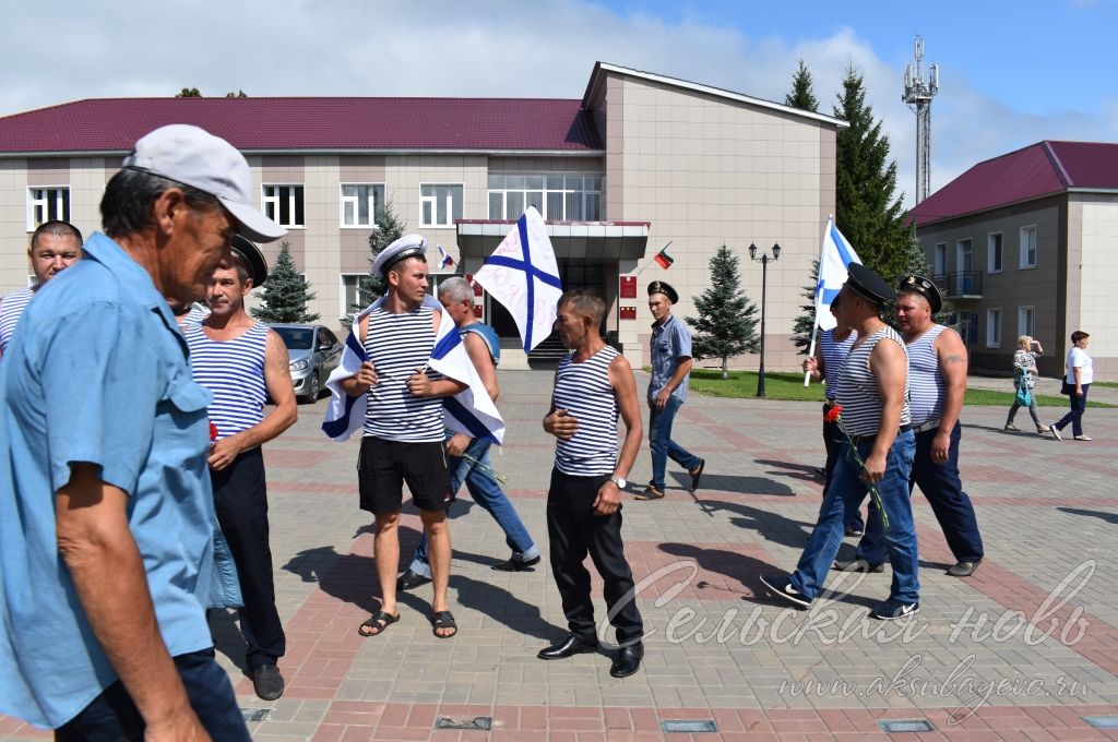 Аксубайның үзәк мәйданында Хәрби-диңгез флоты көнен билгеләп үттеләр