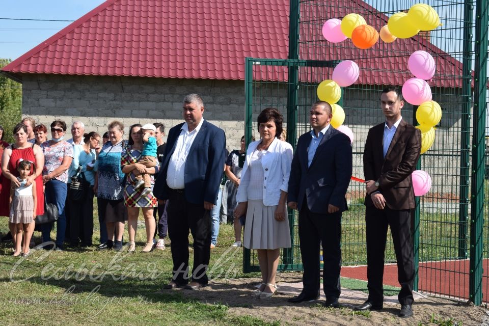 Несмотря на ремонт, День знаний в Сунчелеевской школе не отменили