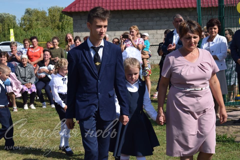 Несмотря на ремонт, День знаний в Сунчелеевской школе не отменили