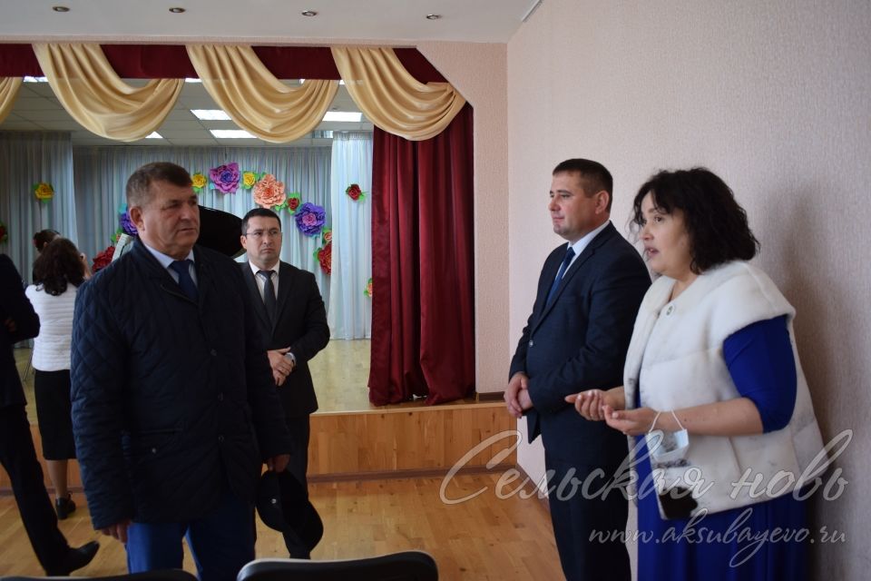 Аксубаевскую ДШИ посетили Владимир Леонов и Дамир Натфуллин