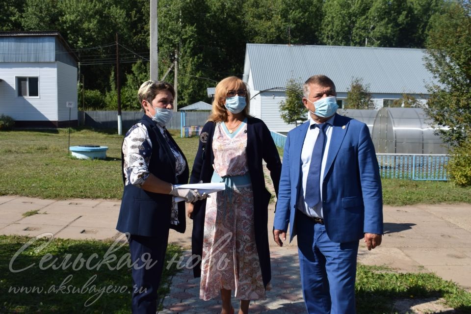 Эльмира Зарипова встретилась с работниками соцблока Аксубаевского района, провела прием граждан и посетила дом-интернат