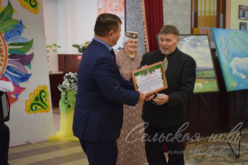 В Аксубаеве прошла выставка работ Союза художников РТ «Татарский аргамак»