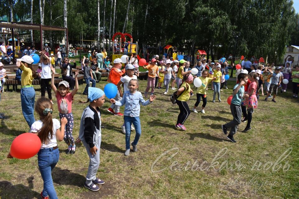В преддверии праздника День России юные аксубаевцы получили первые в своей жизни паспорта
