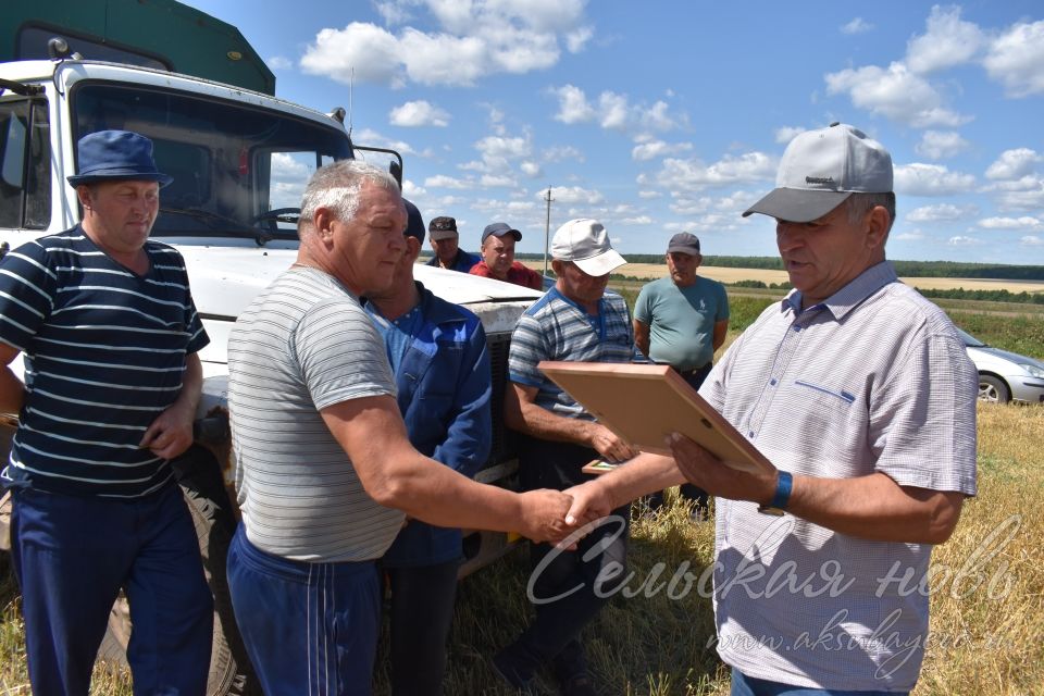 В Аксубаевском районе чествуют лидеров уборочной страды