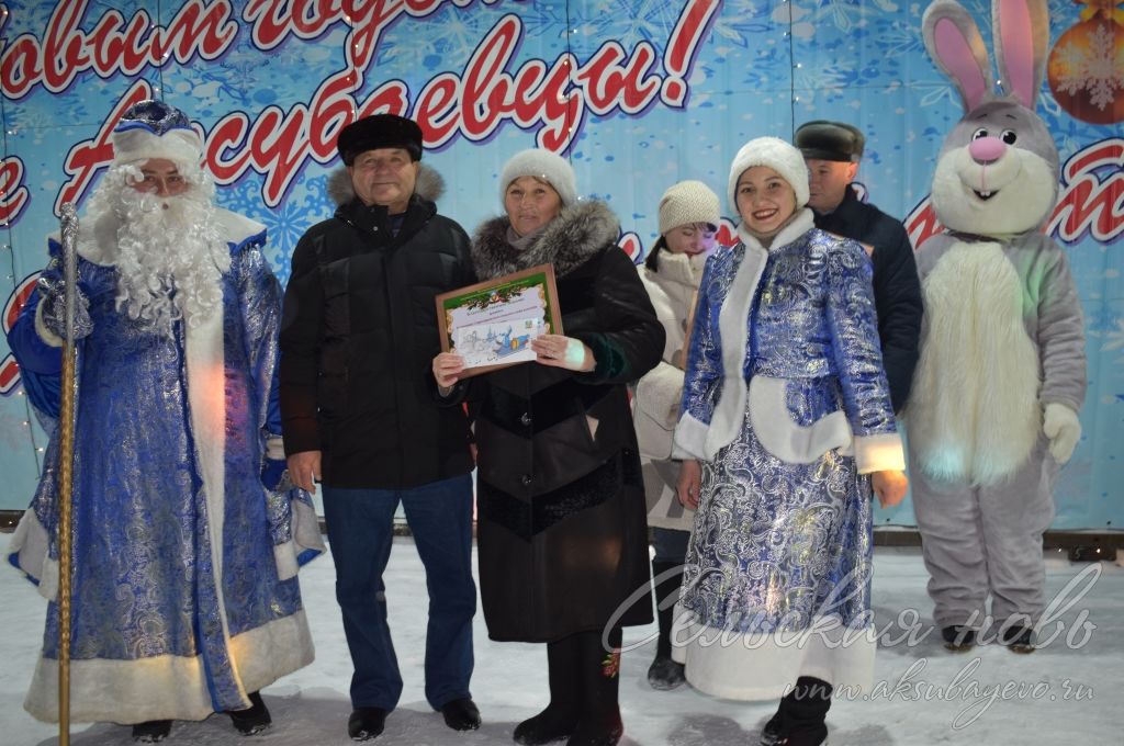 Аксубаевцы проводили 2021 год массовым гулянием на центральной площади