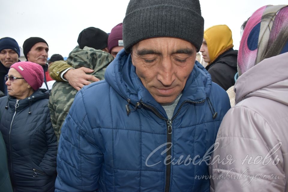 Аксубаевским мобилизованным подарили телефоны для связи с домом, шерстяные носки – чтобы не замерзали в осенний холод