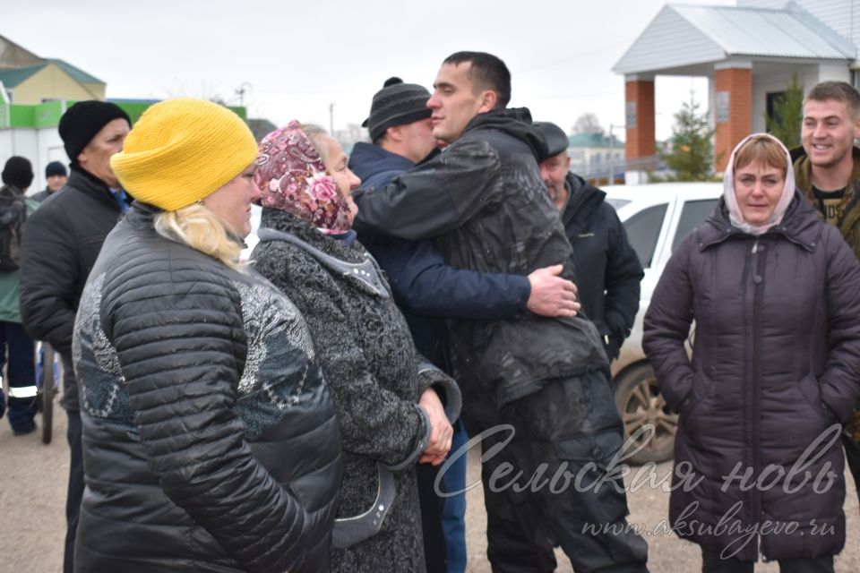 Аксубаевским мобилизованным подарили телефоны для связи с домом, шерстяные носки – чтобы не замерзали в осенний холод