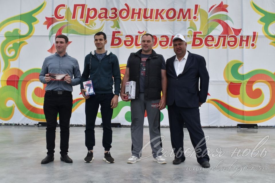 Аксубай районында авыл хуҗалыгы алдынгыларын хөрмәтләделәр, Россиянең яшь гражданнарына паспортлар тапшырдылар