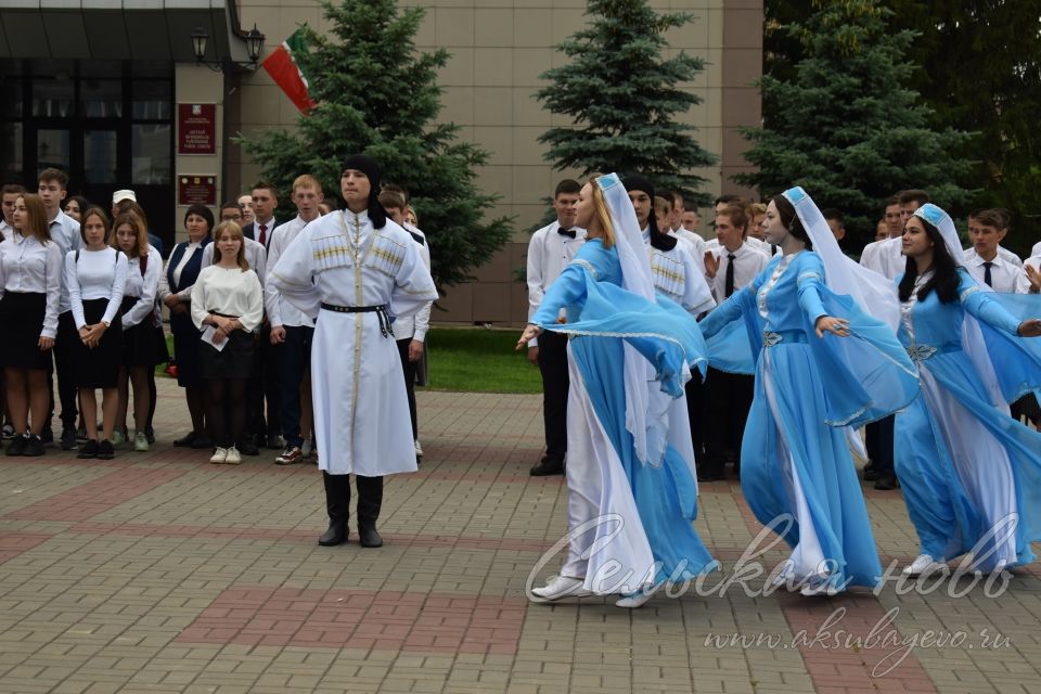 В Аксубаевском техникуме проводили в армию тринадцать выпускников