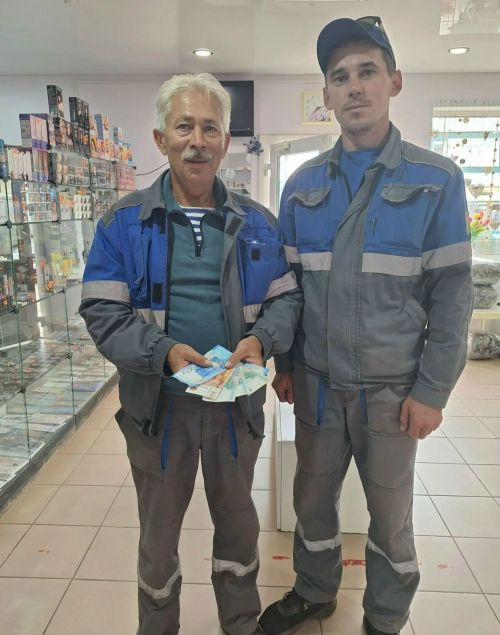 Аксубай газ хезмәткәрләре һөнәри бәйрәмнәре уңаеннан волонтерларга 26 мең сум акча тапшырдылар