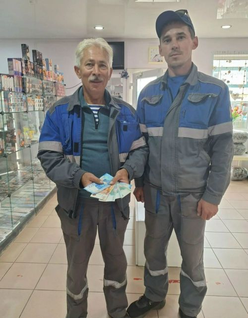 Аксубай газ хезмәткәрләре һөнәри бәйрәмнәре уңаеннан волонтерларга 26 мең сум акча тапшырдылар