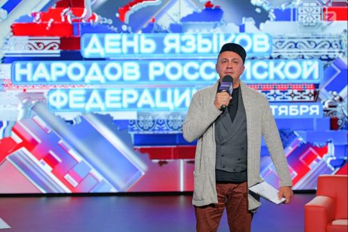 Народный артист Татарстана Искандер Хайруллин выступил на Дне языков народов России в Москве