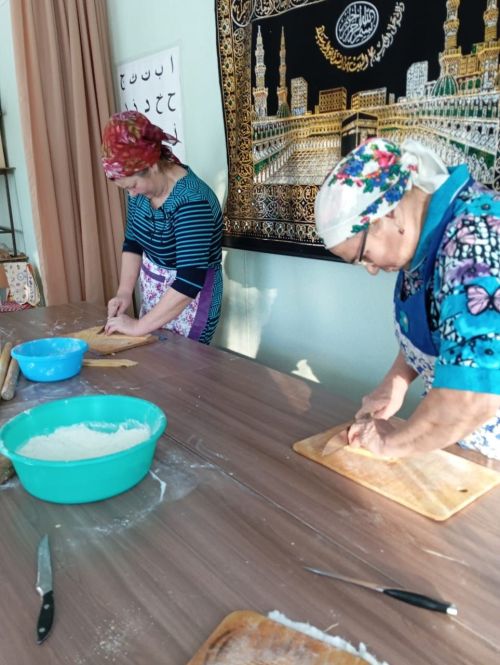 Дарят домашнее тепло землякам
