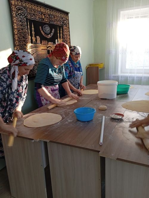 Дарят домашнее тепло землякам