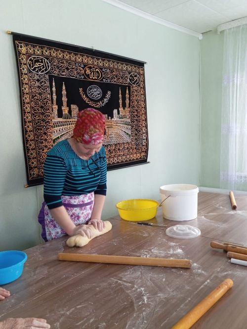 Дарят домашнее тепло землякам