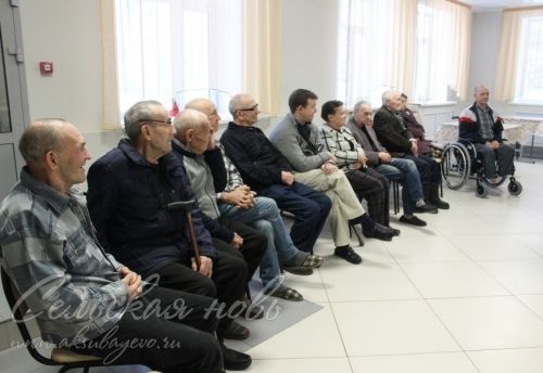 Жильцов Дома-интерната поздравили с наступающими праздниками