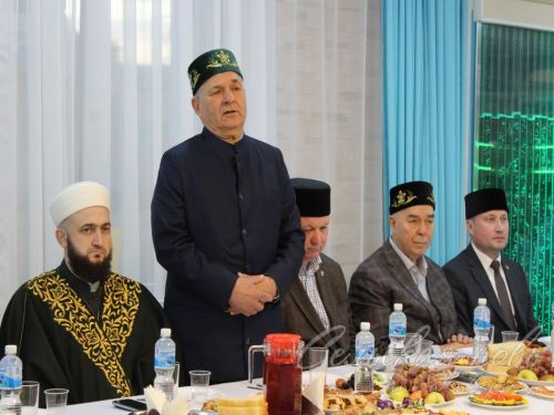 Татарстан мөфтие Аксубайда эш сәфәре белән булды һәм район ифтарында катнашты