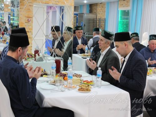 Татарстан мөфтие Аксубайда эш сәфәре белән булды һәм район ифтарында катнашты