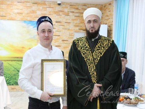 Татарстан мөфтие Аксубайда эш сәфәре белән булды һәм район ифтарында катнашты