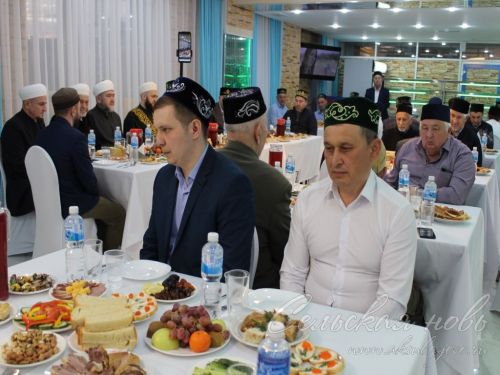Татарстан мөфтие Аксубайда эш сәфәре белән булды һәм район ифтарында катнашты