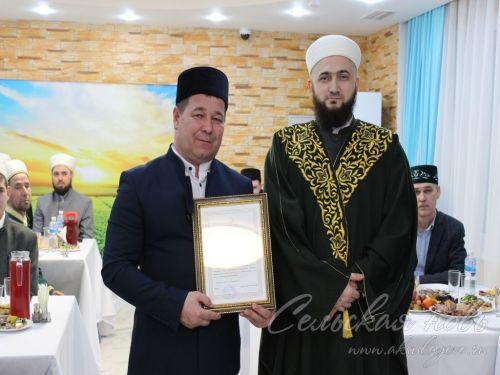Татарстан мөфтие Аксубайда эш сәфәре белән булды һәм район ифтарында катнашты