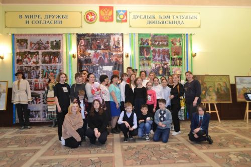 В Аксубаеве открылась выставка картин молодых художников