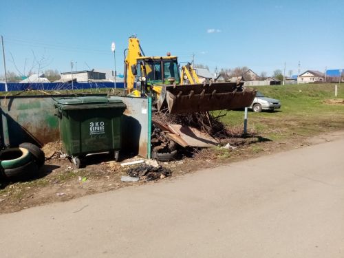 Региональный оператор прокомментировал проблему заваленных мусором контейнерных площадок в Аксубаеве