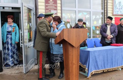 Шәрбән авылында махсус хәрби операция зонасында һәлак булган Алмаз Тимбиков истәлегенә мемориаль такта ачылды