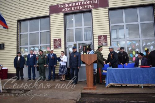 Шәрбән авылында махсус хәрби операция зонасында һәлак булган Алмаз Тимбиков истәлегенә мемориаль такта ачылды