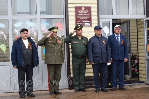 Шәрбән авылында махсус хәрби операция зонасында һәлак булган Алмаз Тимбиков истәлегенә мемориаль такта ачылды