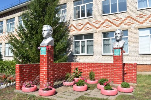 Аксубаевские первоклассники получили ранцы от нефтяной компании