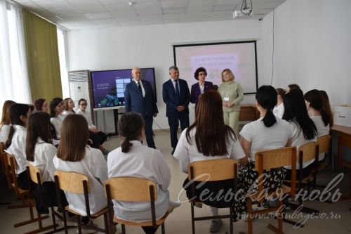 С аксубаевскими студентами провели тренинги на семейные темы