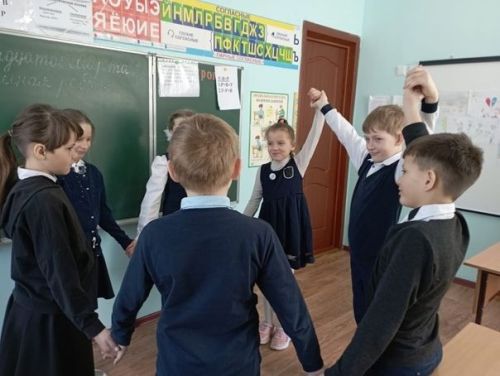В начальной школе района патриотизм воспитывают через игру и добрые поступки