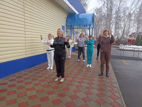 В Аксубаеве на зарядку встали работники соцзащиты