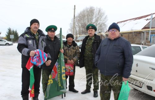 Иске Ильдеряктә герой-авылдаш истәлегенә мемориаль такта ачылды