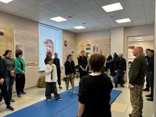 Учатся выживать и оказывать первую помощь: занятия в центре «Патриот»