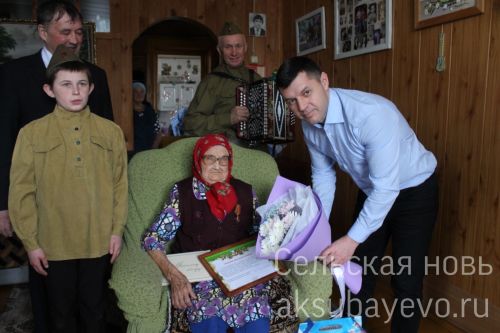 Ветеранның иңнәрендә бер гасырлык гомер