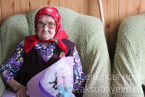Ветеранның иңнәрендә бер гасырлык гомер