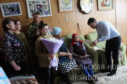 Ветеранның иңнәрендә бер гасырлык гомер