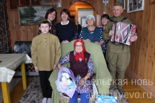 Ветеранның иңнәрендә бер гасырлык гомер