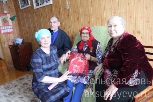 Ветеранның иңнәрендә бер гасырлык гомер