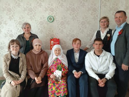 В Аксубаевском районе представителей старшего поколения поздравляют с Днем Победы от Раиса РТ