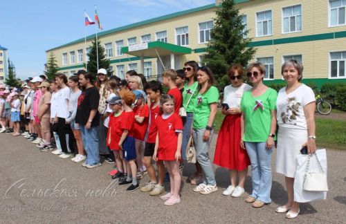 Аксубайда Россия Федерациясе әләмен күтәрделәр