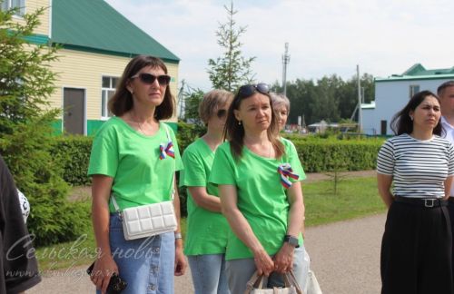 Аксубайда Россия Федерациясе әләмен күтәрделәр