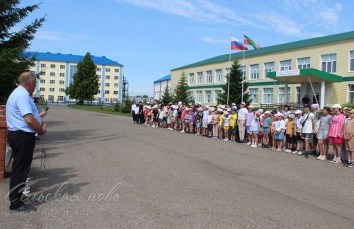 Аксубайда Россия Федерациясе әләмен күтәрделәр